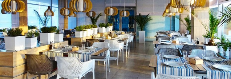 Мебель для баров и ресторанов: комфорт важнее всего: фото - магазин CANVAS outdoor furniture.