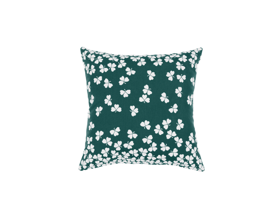 Подушка Trefle Cushion 44x44 Cedar Green: фото - магазин CANVAS outdoor furniture. Подушка Trefle Cushion 44x44 Cedar Green: фото - магазин CANVAS outdoor furniture.