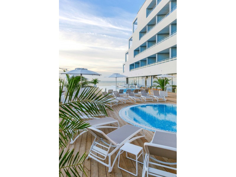   Затока  - Готель " Монкастро "  : фото - магазин CANVAS outdoor furniture.