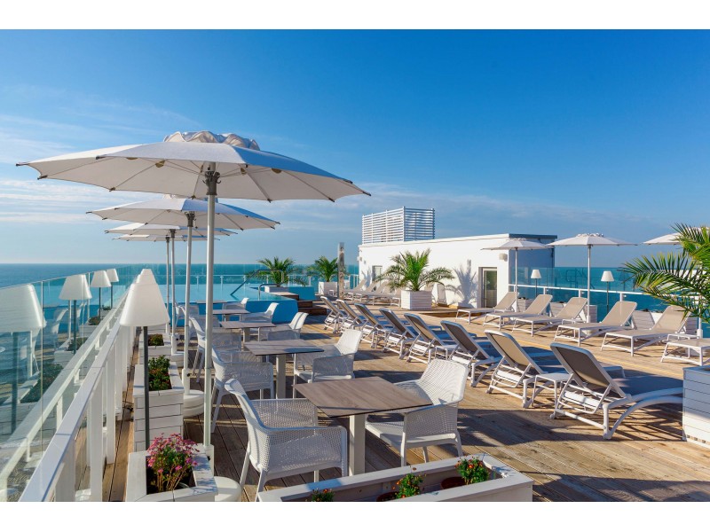   Затока  - Готель " Монкастро "  : фото - магазин CANVAS outdoor furniture.